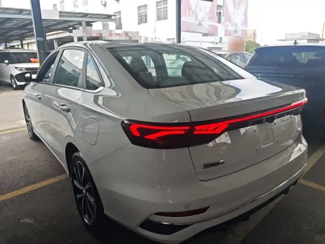 Geely Emgrand — Фото автомобиля 4