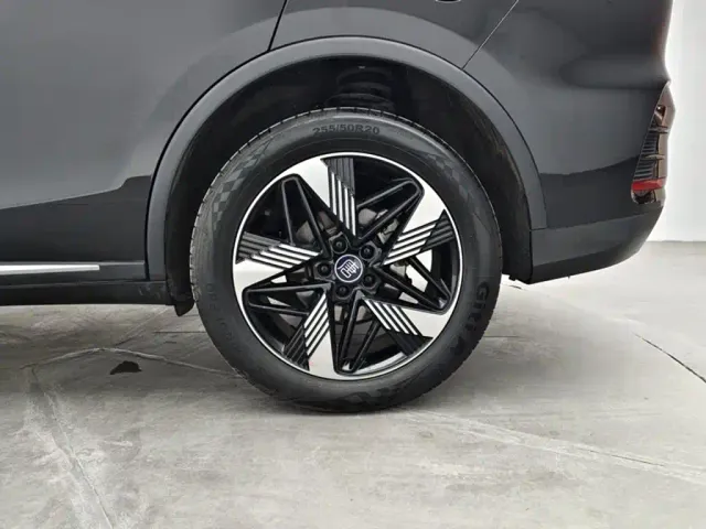 BYD Tang — Фото автомобиля 9