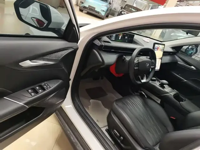 Changan Eado — Фото автомобиля 15