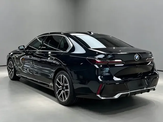 BMW 7 Series — Фото автомобиля 5