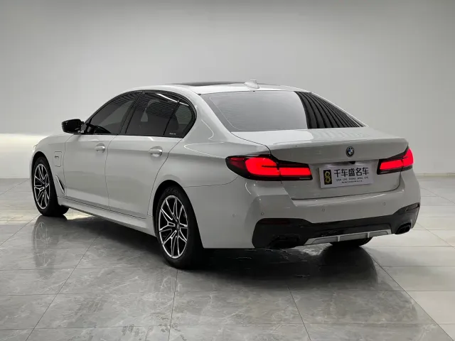BMW 5 Series — Фото автомобиля 4