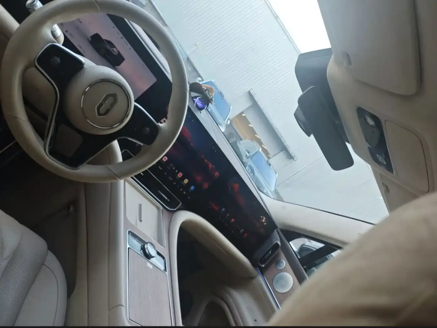 AITO Wenjie AITO M9 2024 Range Extender Max Edition 42kWh 6-seater — Фото автомобиля 7