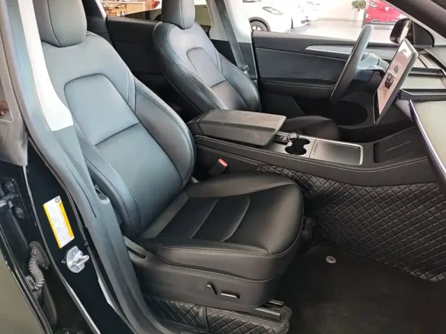Tesla Model Y — Фото автомобиля 24