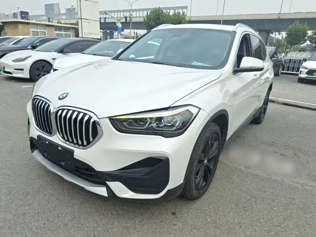 Фотография автомобиля — BMW X1