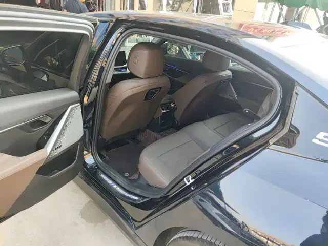 BMW 5 Series — Фото автомобиля 7