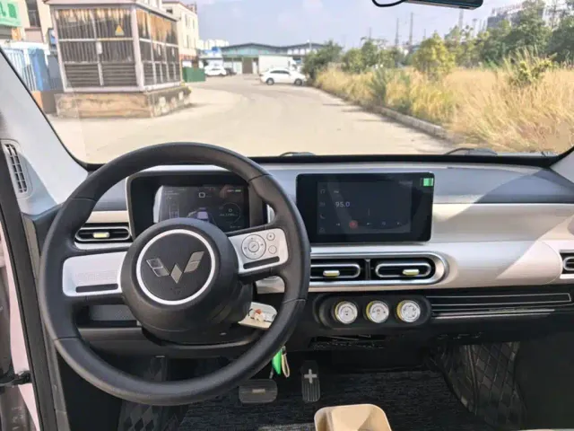 Wuling Hongguang Mini EV — Фото автомобиля 9