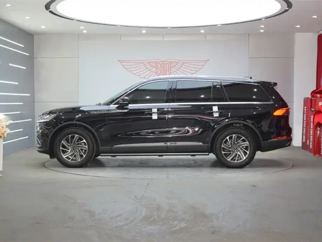 Lincoln Aviator — Фото автомобиля 2