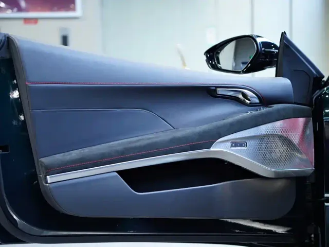 Lotus Emira — Фото автомобиля 15