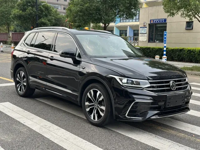 Volkswagen Tiguan L — Фото автомобиля 3