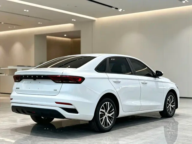 Geely Emgrand — Фото автомобиля 8