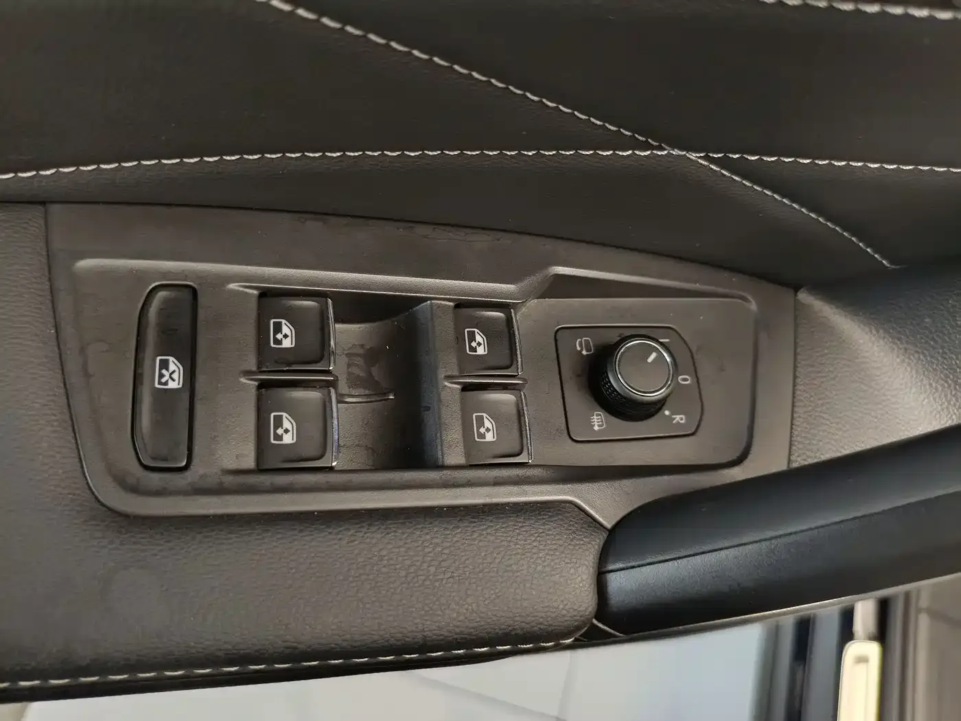 Volkswagen Tiguan L 2022 330TSI Automatic 2WD Smart Edition — Фото автомобиля 9