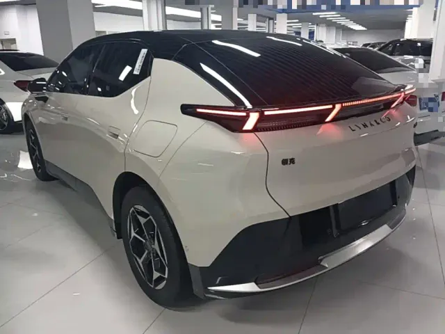 Lynk & Co Z20 — Фото автомобиля 4