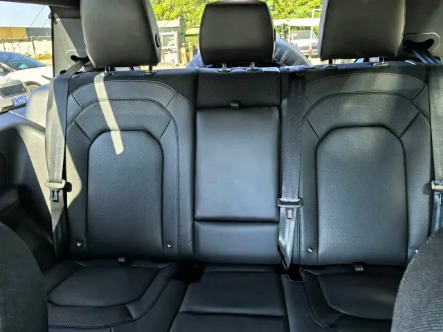 Land Rover Defender — Фото автомобиля 10