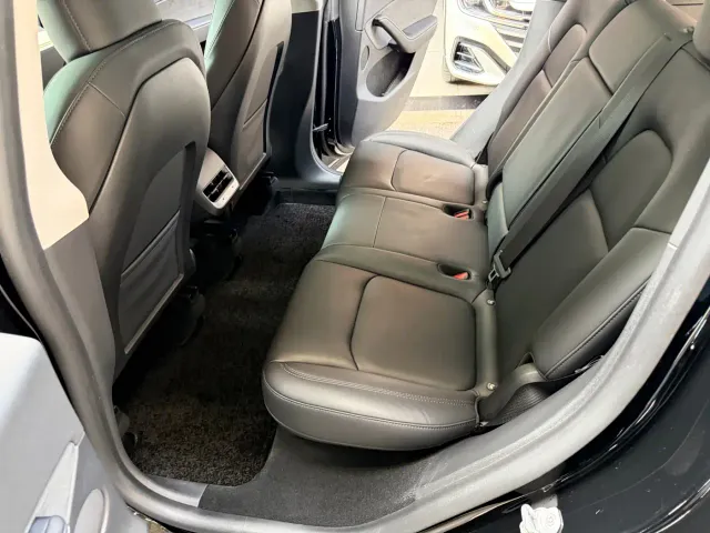 Tesla Model Y — Фото автомобиля 13