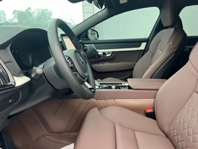 Volvo S90 — Фото автомобиля 6