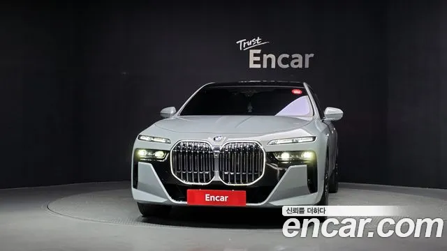 BMW 7-Series 7 серия (G70) 740i xDrive M Sport — Фото автомобиля 3