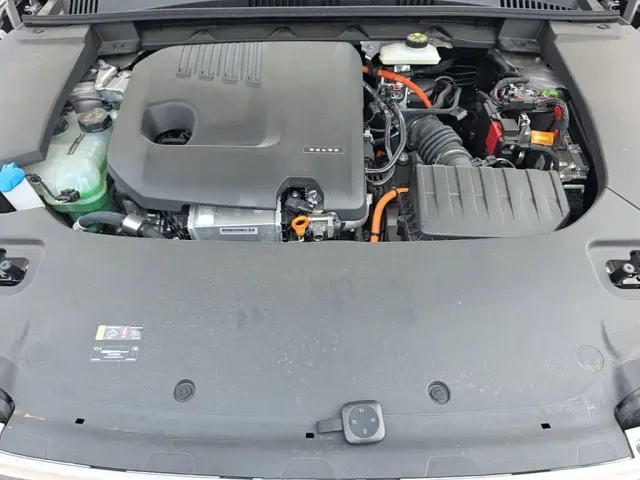 Volvo XC70 Plug-in Hybrid — Фото автомобиля 19