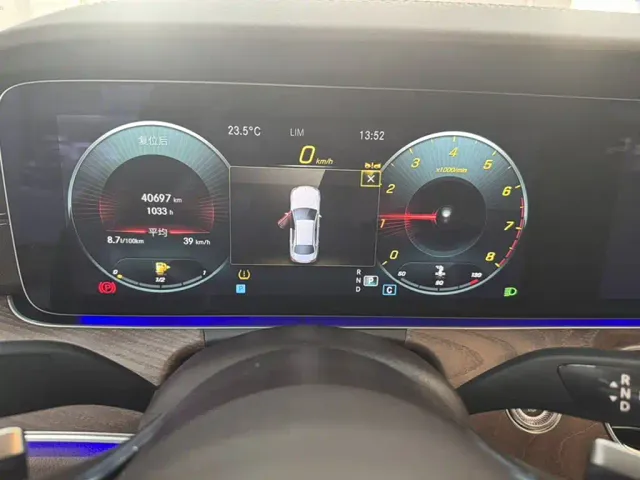 Mercedes-Benz E-Class — Фото автомобиля 10