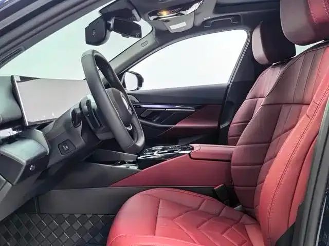 BMW 5 Series — Фото автомобиля 17