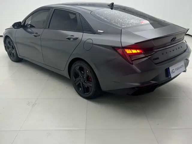 Hyundai Elantra — Фото автомобиля 5