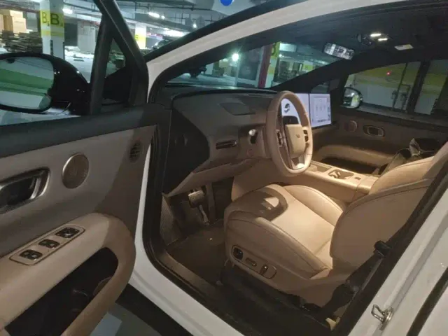 Li Auto i6 — Фото автомобиля 15