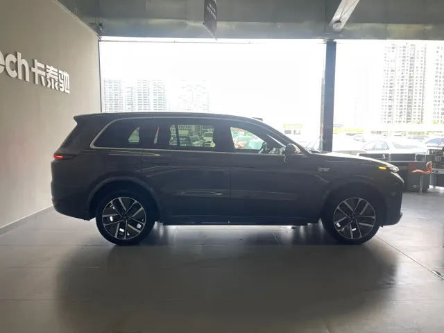 Li Auto L9 — Фото автомобиля 7