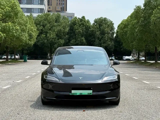 Tesla Model 3 — Фото автомобиля 2