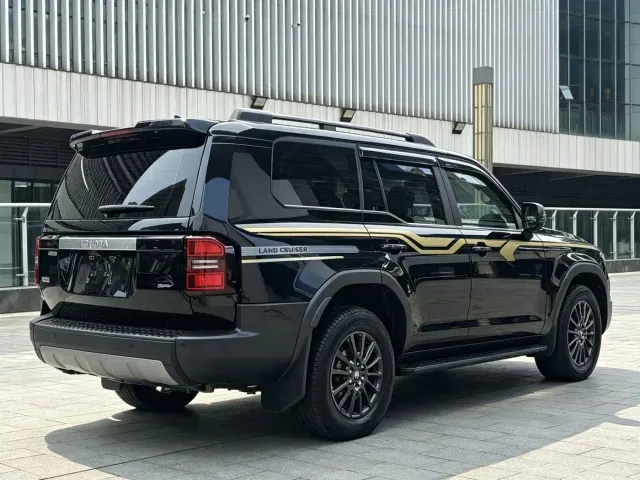 Toyota Prado — Фото автомобиля 10