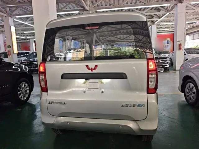 Wuling Zhiguang NEV — Фото автомобиля 5