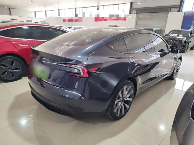 Tesla Model 3 — Фото автомобиля 6