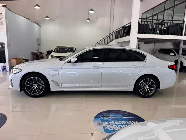 BMW 5 Series — Фото автомобиля 6