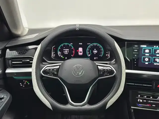 Volkswagen Passat — Фото автомобиля 8