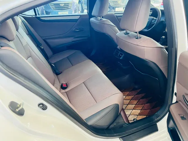 Lexus ES — Фото автомобиля 12