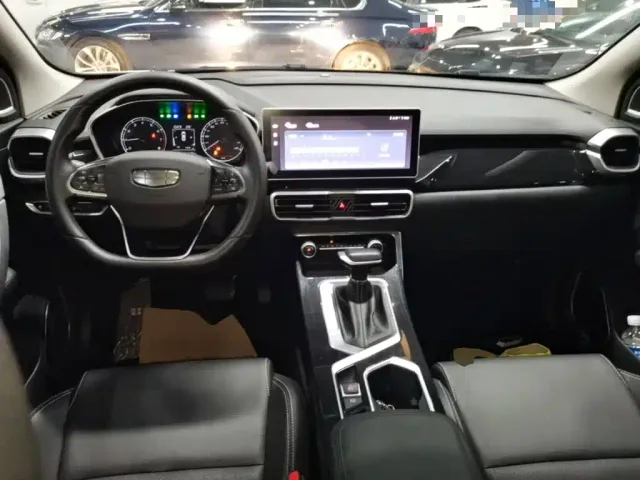 Geely Binyue — Фото автомобиля 9