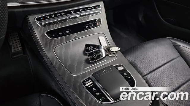 Mercedes-Benz E-Class — Фото автомобиля 19