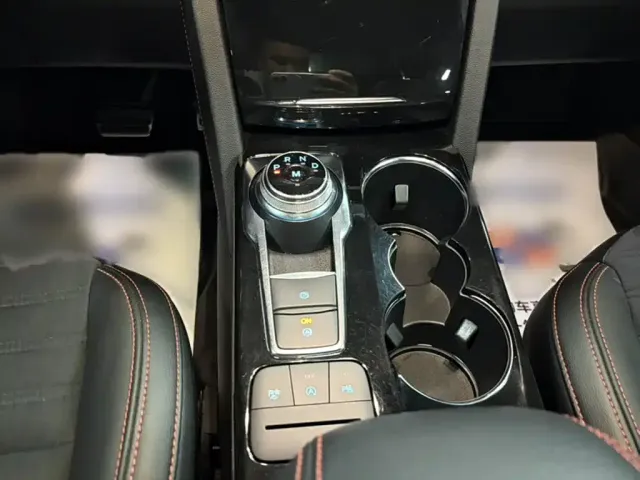 Ford Escape — Фото автомобиля 4