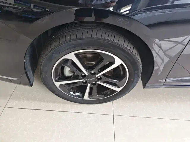 Dongfeng Yixuan MAX — Фото автомобиля 24