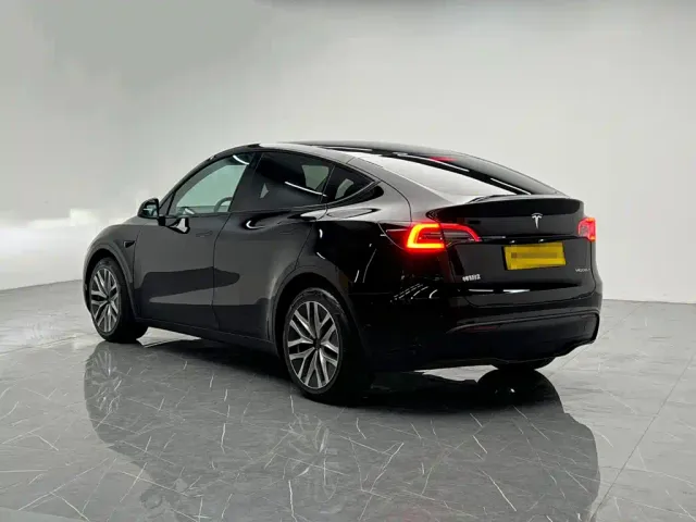 Tesla Model Y — Фото автомобиля 4