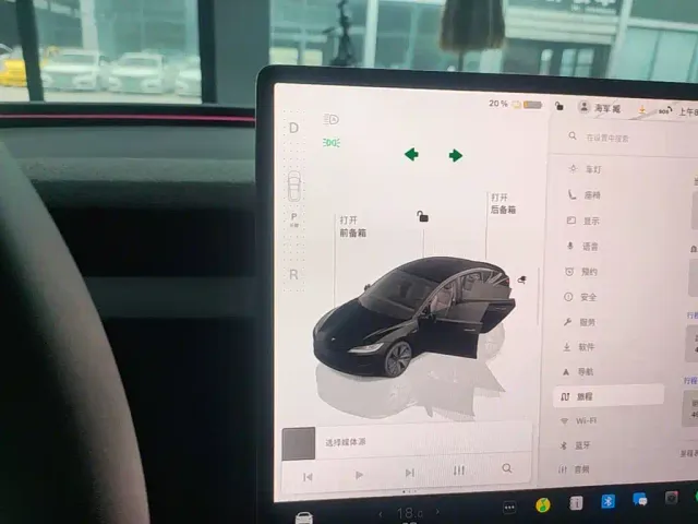 Tesla Model 3 — Фото автомобиля 13