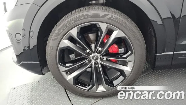 Audi Q8 55 TFSI quattro Premium — Фото автомобиля 5