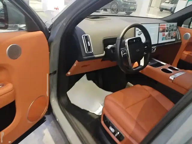 Li Auto L8 — Фото автомобиля 15