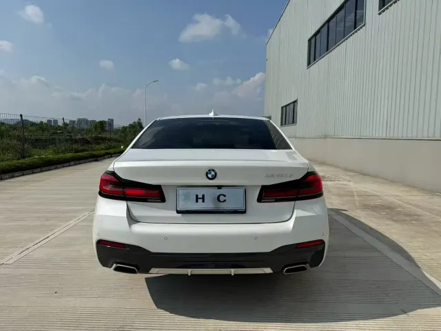 BMW 5 Series — Фото автомобиля 4