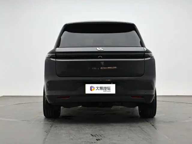 Li Auto L8 — Фото автомобиля 4