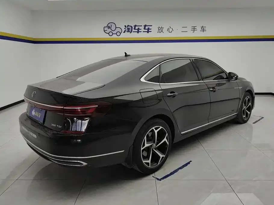 Volkswagen Passat 2024 380TSI Starlight Dragon Soaring Edition — Фото автомобиля 3