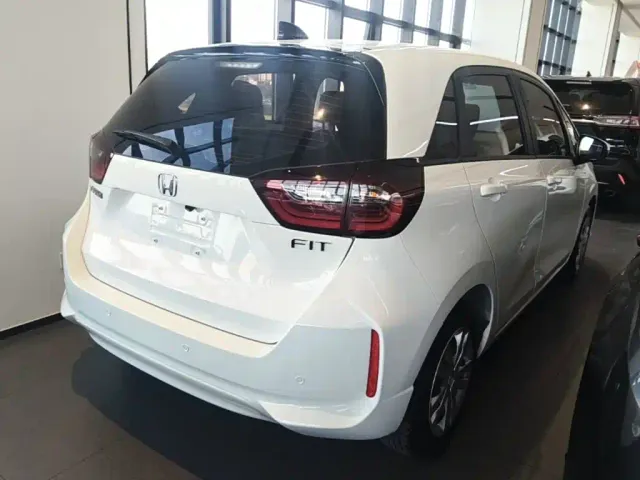 Honda Fit — Фото автомобиля 6