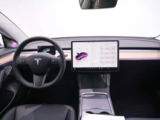 Tesla Model 3 — Фото автомобиля 15