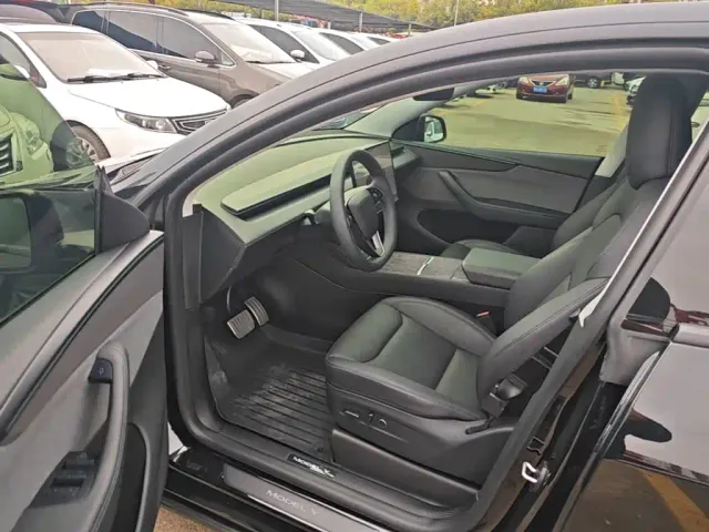 Tesla Model Y — Фото автомобиля 15