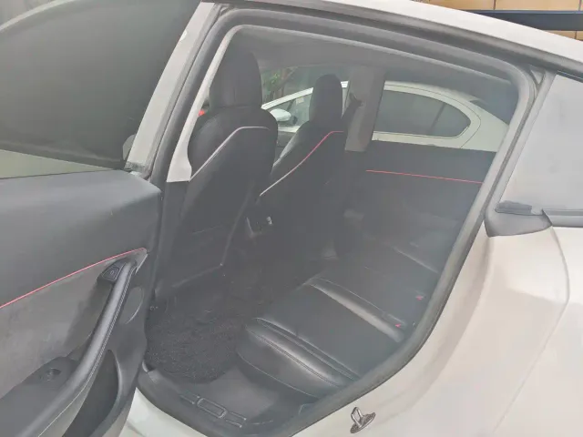 Tesla Model Y — Фото автомобиля 7