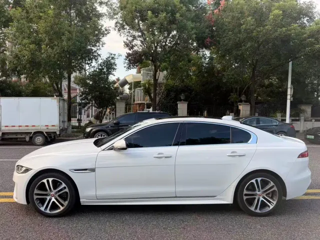 Jaguar XEL — Фото автомобиля 16