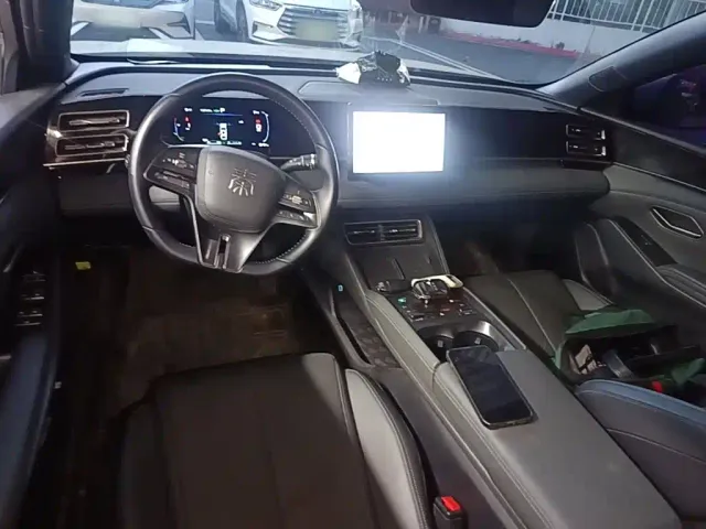 BYD Qin L — Фото автомобиля 9